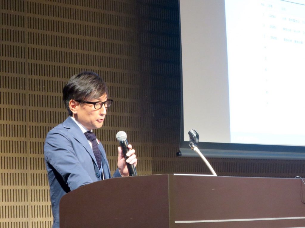 サンクユー代表の堀川が表彰されたBtoB-ECプロジェクトのプレゼンを行いました